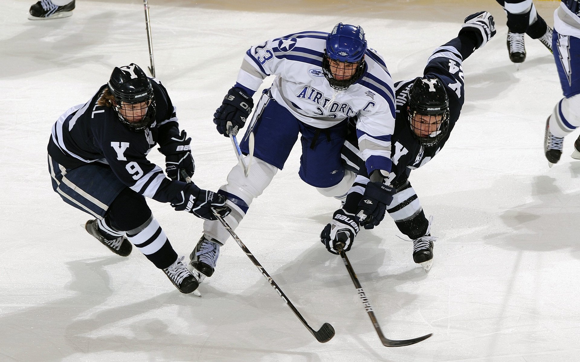 蓝盾之下，枫叶初绽，库尔图瓦神级封挡，加拿大默契制胜演绎2026世界杯G组最强剧本